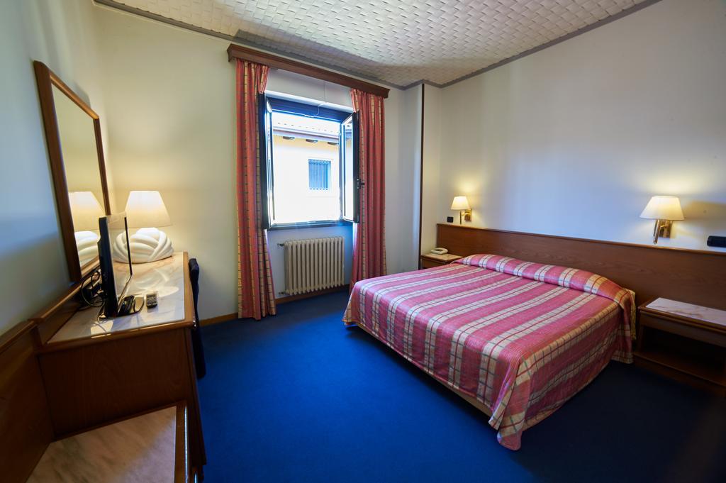 Hotel Giardino Arona Εξωτερικό φωτογραφία